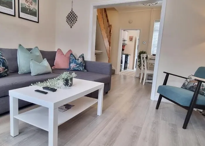 Toffees Townhouse A 2 Bed House In Liverpool 1 Mins Walk To Goodison Park