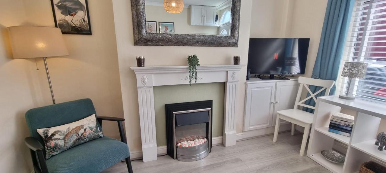 Toffees Townhouse A 2 Bed House In 1 Mins Walk To Goodison Park Holiday home