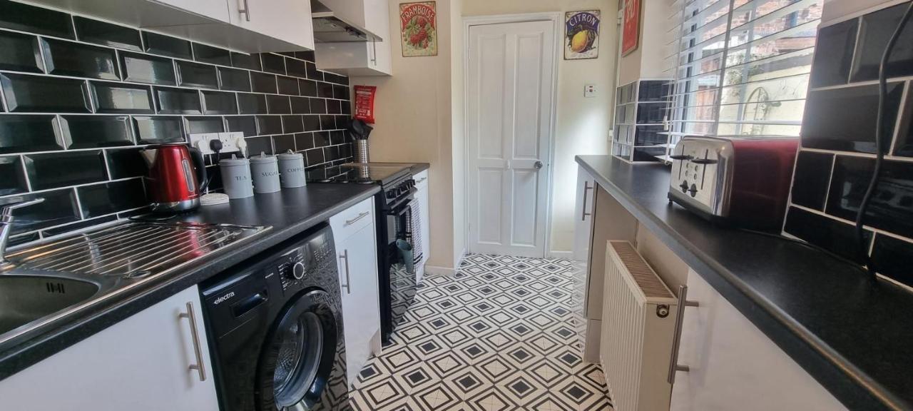 Toffees Townhouse A 2 Bed House In 1 Mins Walk To Goodison Park Liverpool