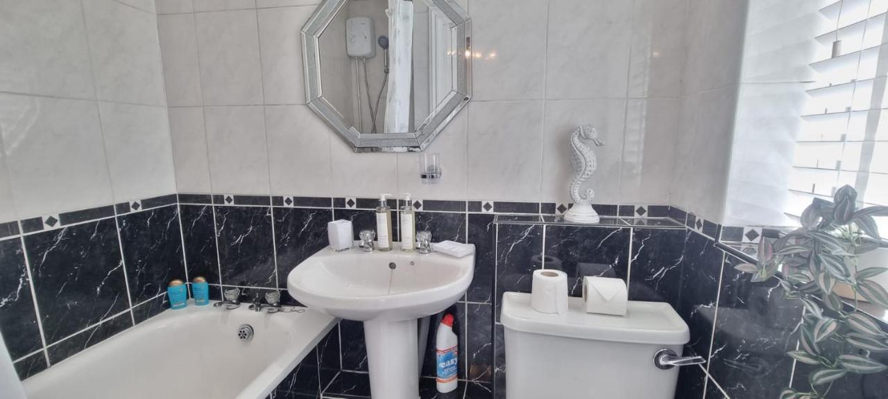 Holiday home Toffees Townhouse A 2 Bed House In 1 Mins Walk To Goodison Park