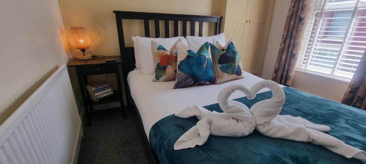 Toffees Townhouse A 2 Bed House In 1 Mins Walk To Goodison Park *